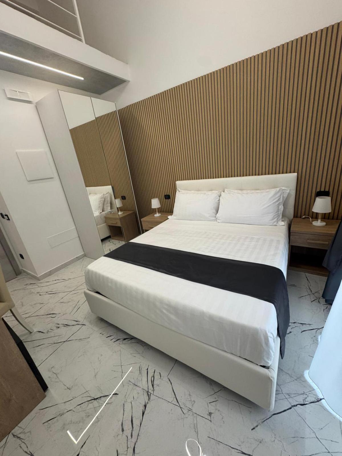 Hotiday Room Collection - Napoli Sant'Arcangelo Eksteriør bilde
